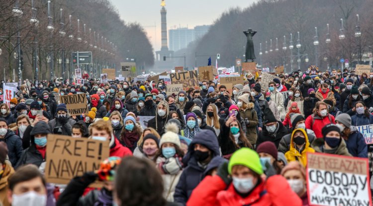 نافالني يمثل أمام القضاء الروسي ويتهم بوتين بالسعي "لتخويف ملايين" المعارضين