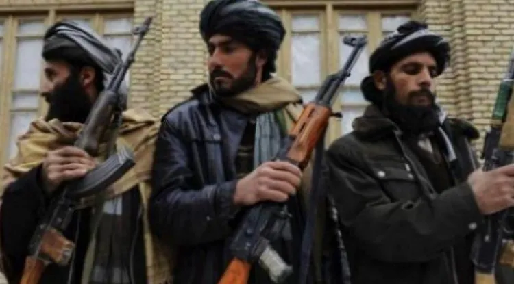 إدارة بايدن تؤكد قوة علاقاتها العسكرية بحكومة كابل، وطالبان تستنفر مقاتليها