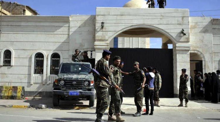 الحوثيون يحكمون على 11 برلمانياً بالإعدام رمياً بالرصاص أمام مجلس النواب في صنعاء