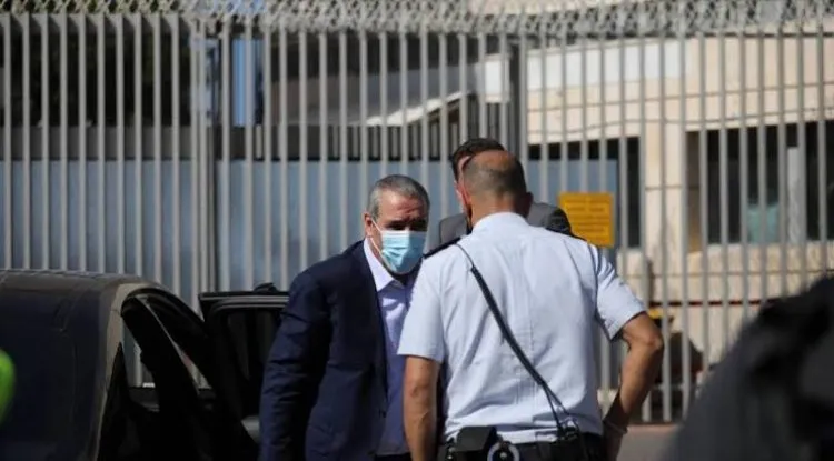 السلطة الفلسطينية تحاول ثني الأسير مروان البرغوثي عن الترشح للرئاسة 