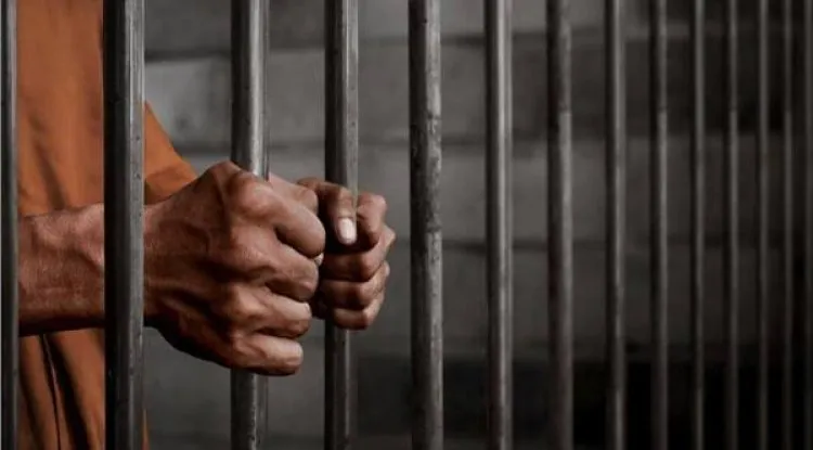 السعودية: خمس سنوات سجن وغرامة ثلاثة ملايين ريال لمروجي الشائعات على الإنترنت.