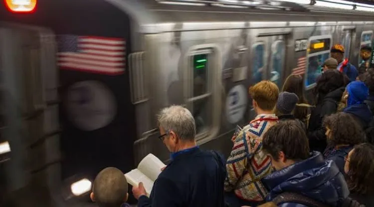 شرطة نيويورك تنتشر بحثا عن "سفاح" قطارات الأنفاق