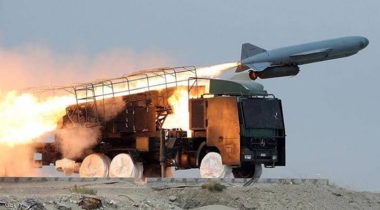 ايران تختبر صاروخا ذكيا بمدى 300 كيلومتر