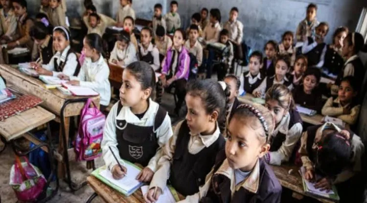 السيسي يمنح أولياء أمور الطلاب حرية اختيار الطريقة الأنسب لاستكمال العام الدراسي