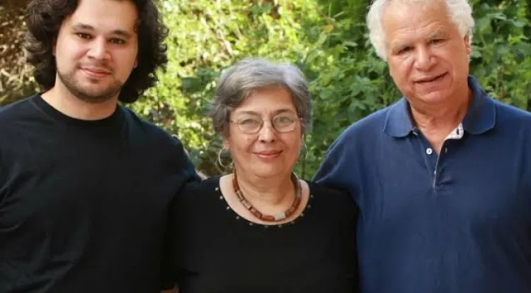 وفاة الروائي والشاعر الفلسطيني مريد البرغوثي