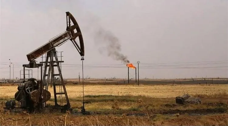 القوات الأمريكية تحكم قبضتها على  آبار النفط السورية في ريف دير الزور  