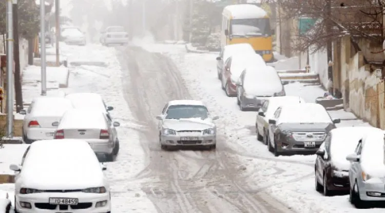 الأردن: الأمن العام يدعو المواطنين الى عدم الخروج من المنازل بسبب سوء الأحوال الجوية