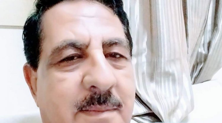 من وراء الكمامة