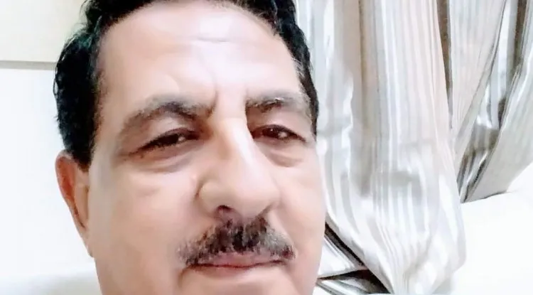 من وراء الكمامة