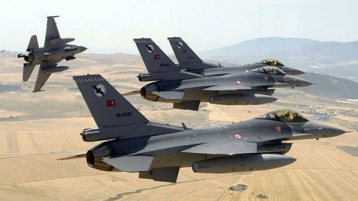 طائرات تجسسية تركية اخترقت المجال الجوي اليوناني 31 مرة خلال مناورات عسكرية مع قوات فرنسية
