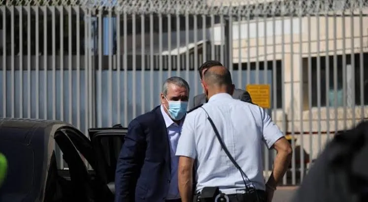 السلطة الفلسطينية تحاول ثني الأسير مروان البرغوثي عن الترشح للرئاسة 