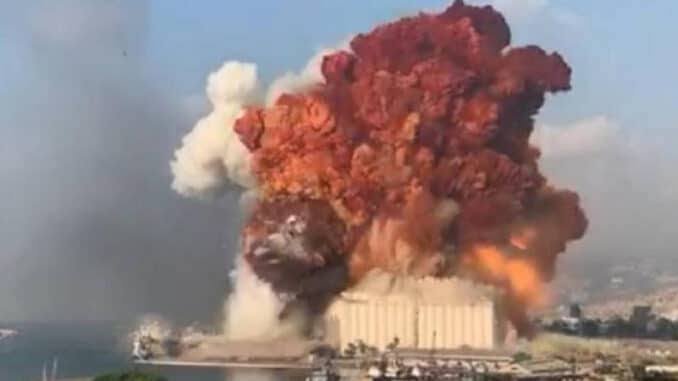 غضب شعبي لبناني بعد تنحية قاضي كارثة المرفأ
