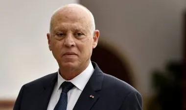الرئيس التونسي يعلن عزمه حل المجلس الأعلى للقضاء