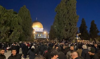 آلاف المصلين يلبون نداء فجر التحدي بالمسجد الأقصى