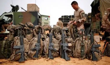 النيجر توافق  على إستقبال قوات خاصة فرنسية وأوروبية إلى أراضيها من مالي المجاورة