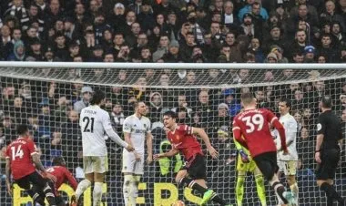 مانشستر يونايتد يحبط عودة ليدز بفوز مثير