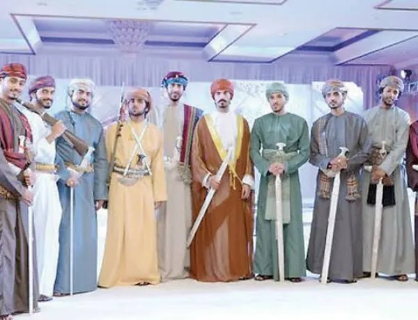 سلطنة عمان تشدد قواعد ارتداء الدشداشة