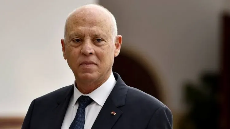 الرئيس التونسي يعلن عزمه حل المجلس الأعلى للقضاء
