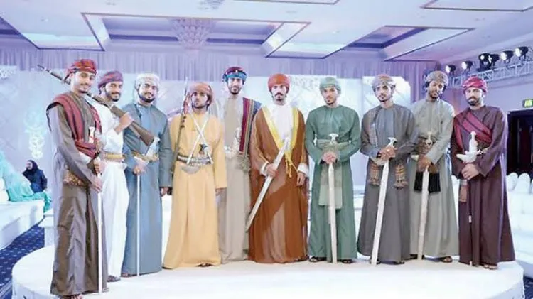 سلطنة عمان تشدد قواعد ارتداء الدشداشة