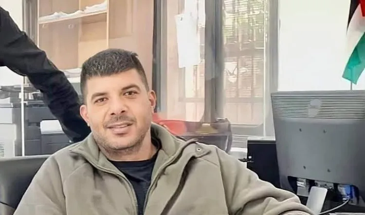 استشهاد داوود الزبيدي شقيق الأسير زكريا متأثرا بإصابته