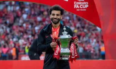 صلاح يتصدر غلاف مجلة «فرانس فوتبول» التي تمنح الكرة الذهبية لأفضل لاعب في العالم