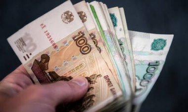 الروبل الروسي يعزز مواقعه قبل اجتماع حاسم للمركزي