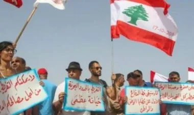 لبنانيون يتظاهرون احتجاجا على قيام دولة الاحتلال باستخراج الغاز من كاريش