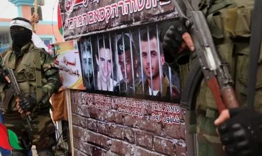 المنسق الإسرائيلي السابق للمفقودين يدعو لأخذ إعلان «القسام» على محمل الجد