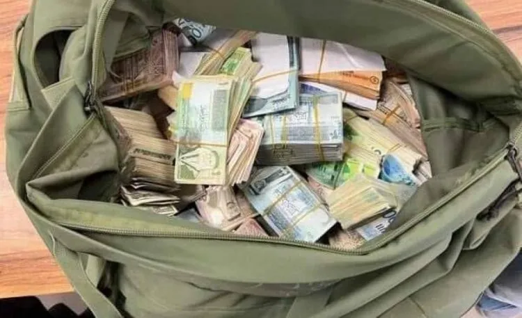 الاحتلال يصادر أكثر من مليون شيقل من محل صرافة بحلحول