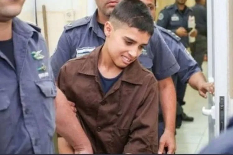 عائلة الأسير أحمد مناصرة ومحاميه يطالبون بإطلاق سراحه