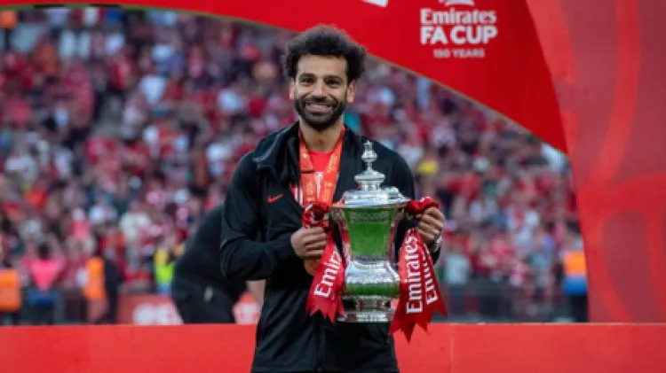 صلاح يتصدر غلاف مجلة «فرانس فوتبول» التي تمنح الكرة الذهبية لأفضل لاعب في العالم