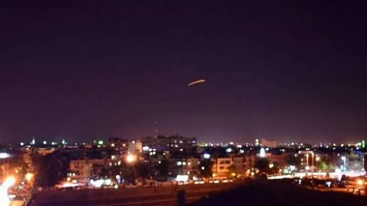 توقف الرحلات الجوية في مطار دمشق الدولي بعد تعرضه لهجوم صاروخي إسرائيلي