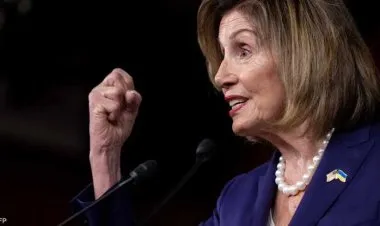 رغم تحذيرات الصين .. رئيسة مجلس النواب الأمريكي نانسي بيلوسي تصل إلى تايون