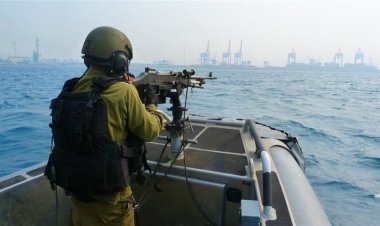 بحرية الاحتلال تسلب 4 قوارب وتغرق وتحرق قاربين قبالة القطاع