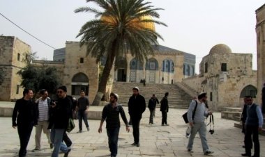 مستوطنون يقتحمون الأقصى ويؤدون طقوسًا تلمودية