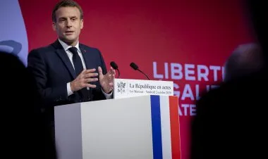 فرنسا تجهز قائمة بأسماء دعاة ورؤساء جمعيات تمهيدا لطردهم من البلاد