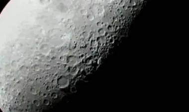 العلماء الصينيون يكتشفون معدنا جديدا في عينات تربة القمر