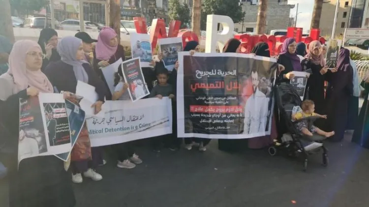 54 معتقلاً سياسيًّا في سجون السلطة بالضفة الغربية