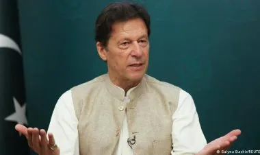 إستبعاد رئيس الوزراء السابق عمران خان من أهليته كنائب ومنعه من الترشح لأي منصب سياسي