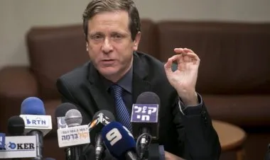 رئيس دولة الاحتلال يعتزم زيارة دول خليجية وناشطون يطلقون حملة رفض