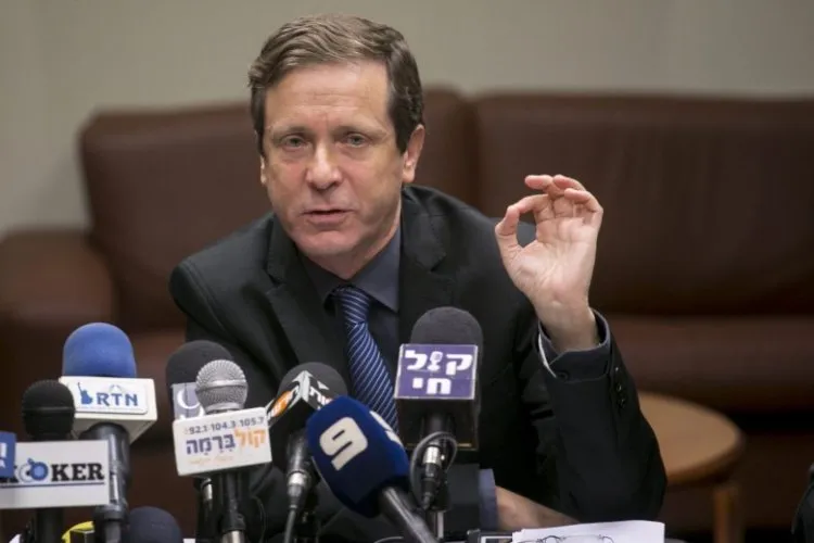 رئيس دولة الاحتلال يعتزم زيارة دول خليجية وناشطون يطلقون حملة رفض