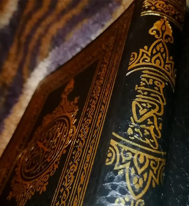 كيف الرحمن على العرش إستوى؟ وكيف كان العرش على الماء؟