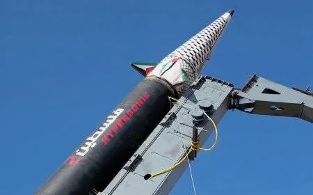 انفجارات ودوي صفارات إنذار بالقدس وتل أبيب بعد إطلاق صاروخ من اليمن