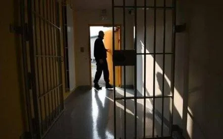 أسرى "عوفر" يواجهون أوضاعاً حياتية صعبة نتيجة سياسة إنتقامية قاسية