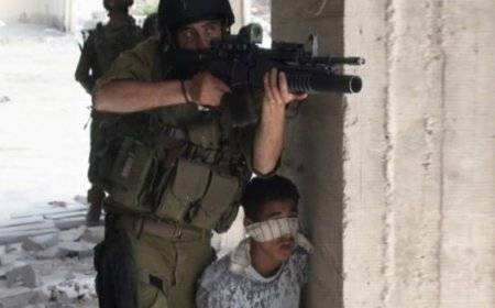 ضابط إسرائيلي: نستخدم الفلسطينيين دروعا بشرية بشكل منتظم