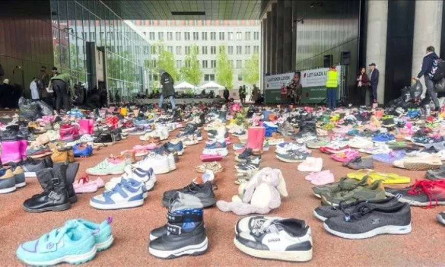 هولندا.. آلاف الأحذية لاستذكار ضحايا غزة من الأطفال