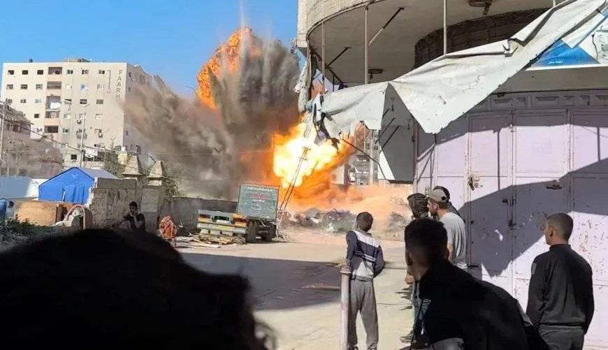 31 شهيدا بغارات على غزة ومسيرة في بيت لاهيا تطالب بوقف الحرب