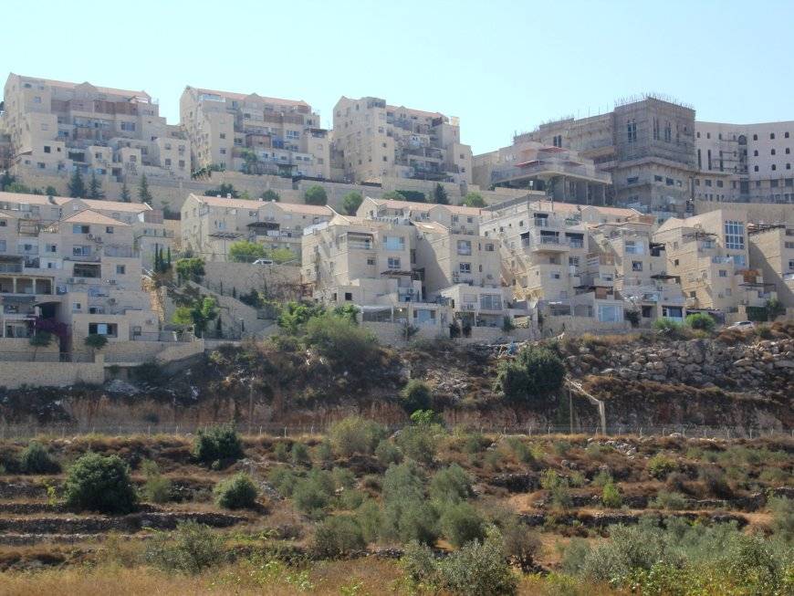 بريطانيا تدين قرار إسرائيل إنشاء 13 مستوطنة جديدة بالضفة