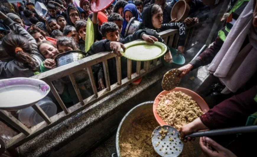 الاحتلال استهدف 26 تكية طعام و37 مركز مساعدات في غزة منذ بدء الإبادة