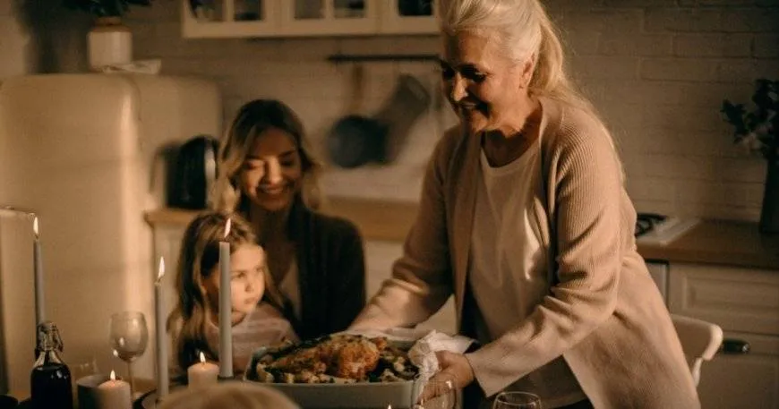 نصائح ذهبية للزوجات لكسب قلوب الحموات في زيارات العيد